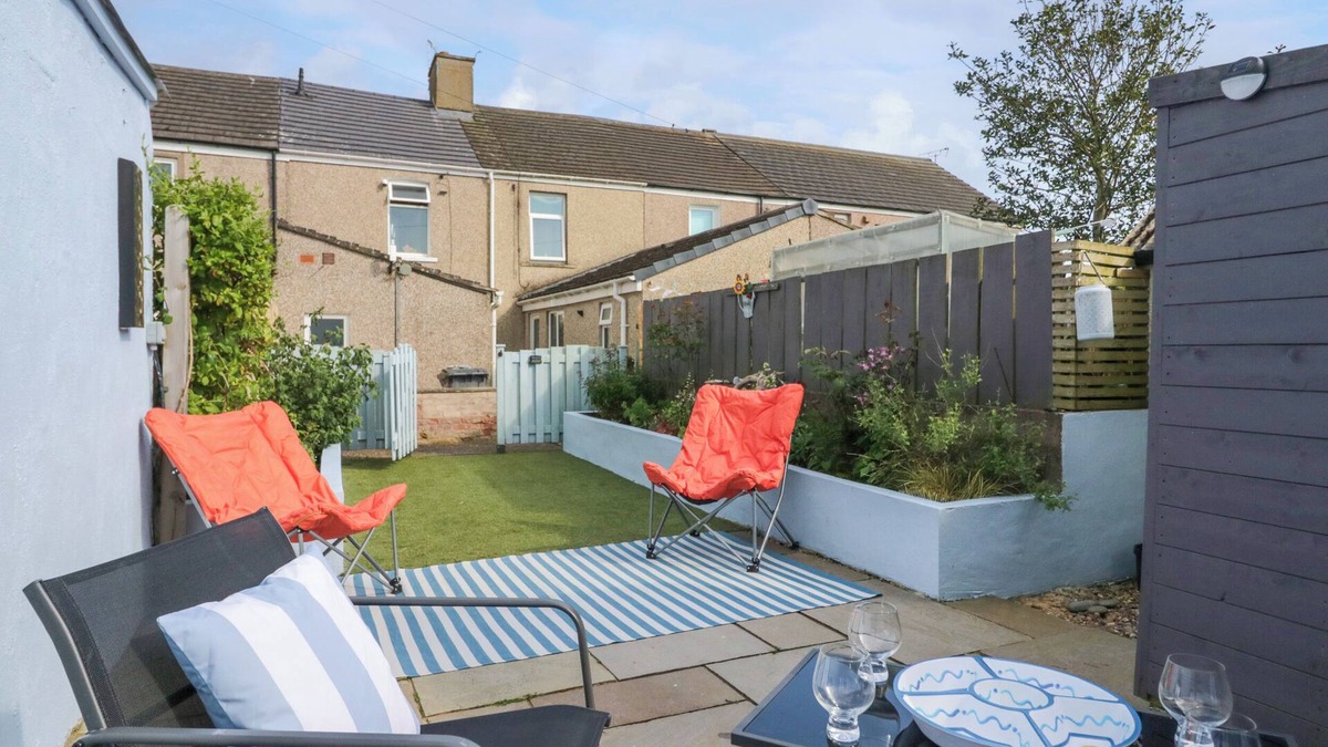 Haverigg Cottage | WILLOW COTTAGE, pet friendly, country holiday cottage in Haverigg