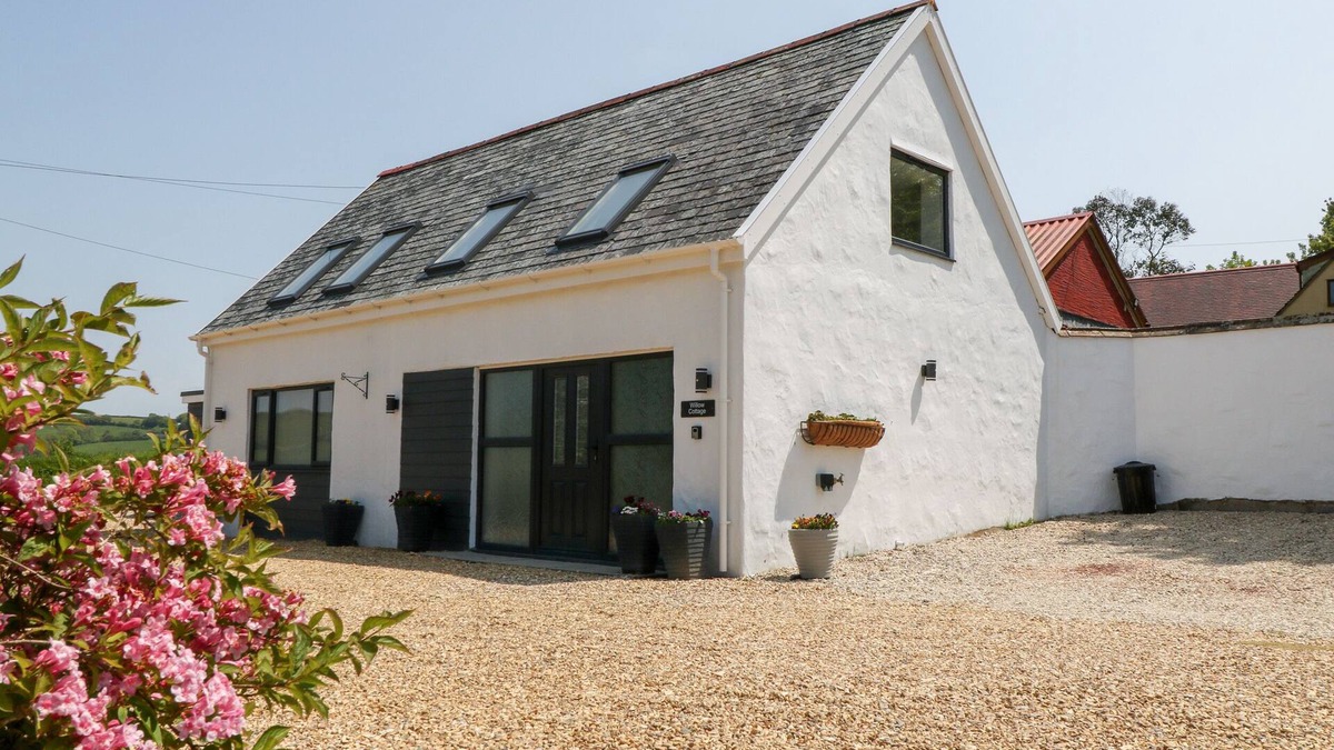 Berrynarbor Cottage | WILLOW COTTAGE, with a garden in Combe Martin