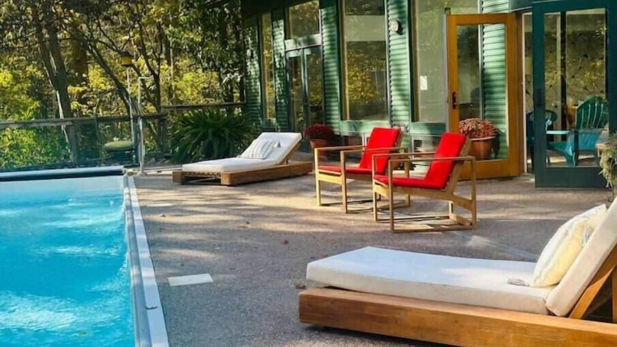 Washington House | Willow Creek: Mid-Century Oasis