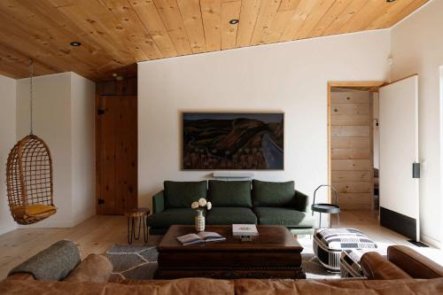 Hillier House | Willow Creek - Modern Sunlit Bungalow