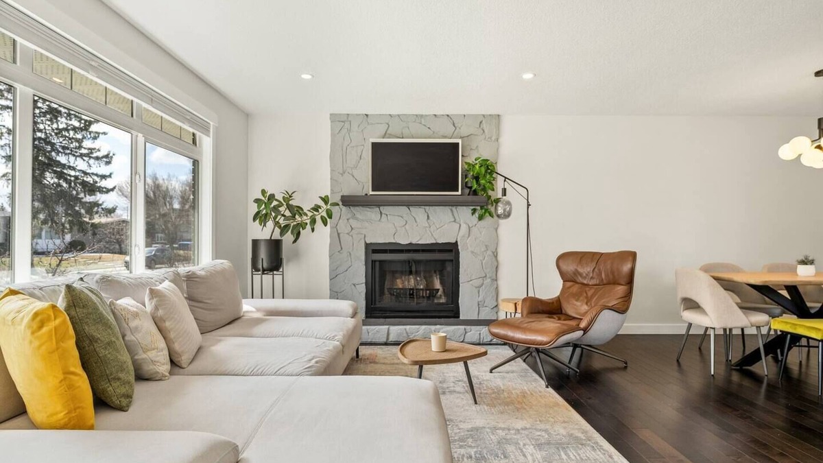 Willow Park House | Willow Dreams: Elegant 3-Bedroom Home near Shops