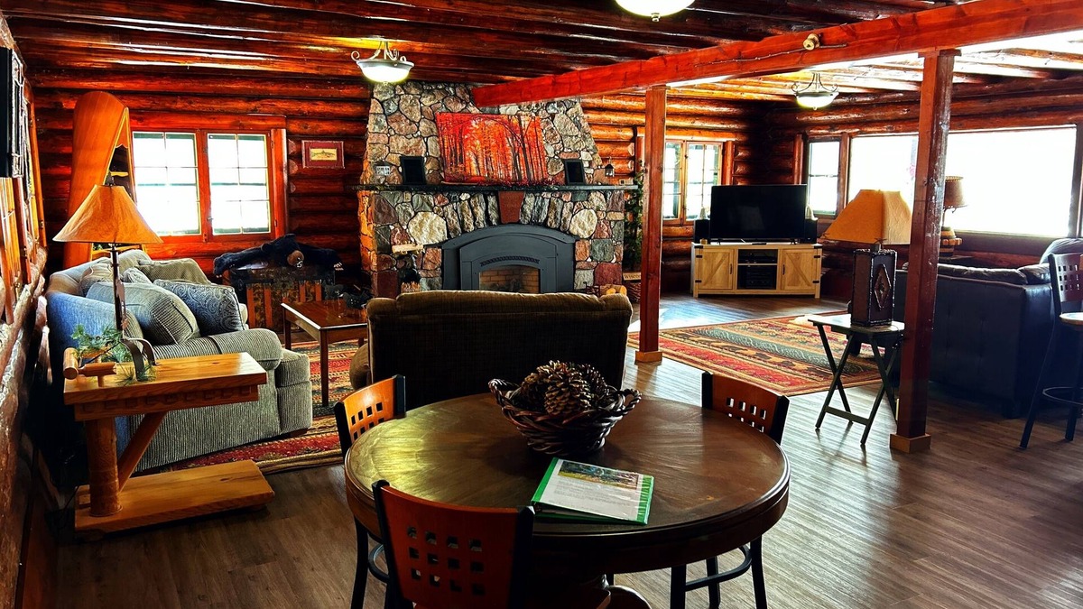 Hazelhurst House | Willow Flowage Home w/wd, firepit, dock, sleeps 11