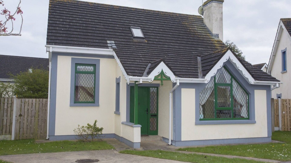 Rosslare Ski Chalet | Willow Grove Holiday Cottage (No.4)