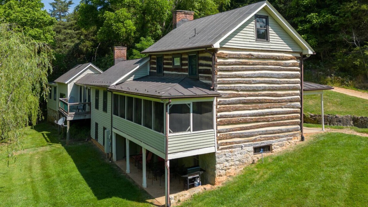 Lexington Cabin | Willow Haven Cabin · Creekside Cabin with Full Amenities