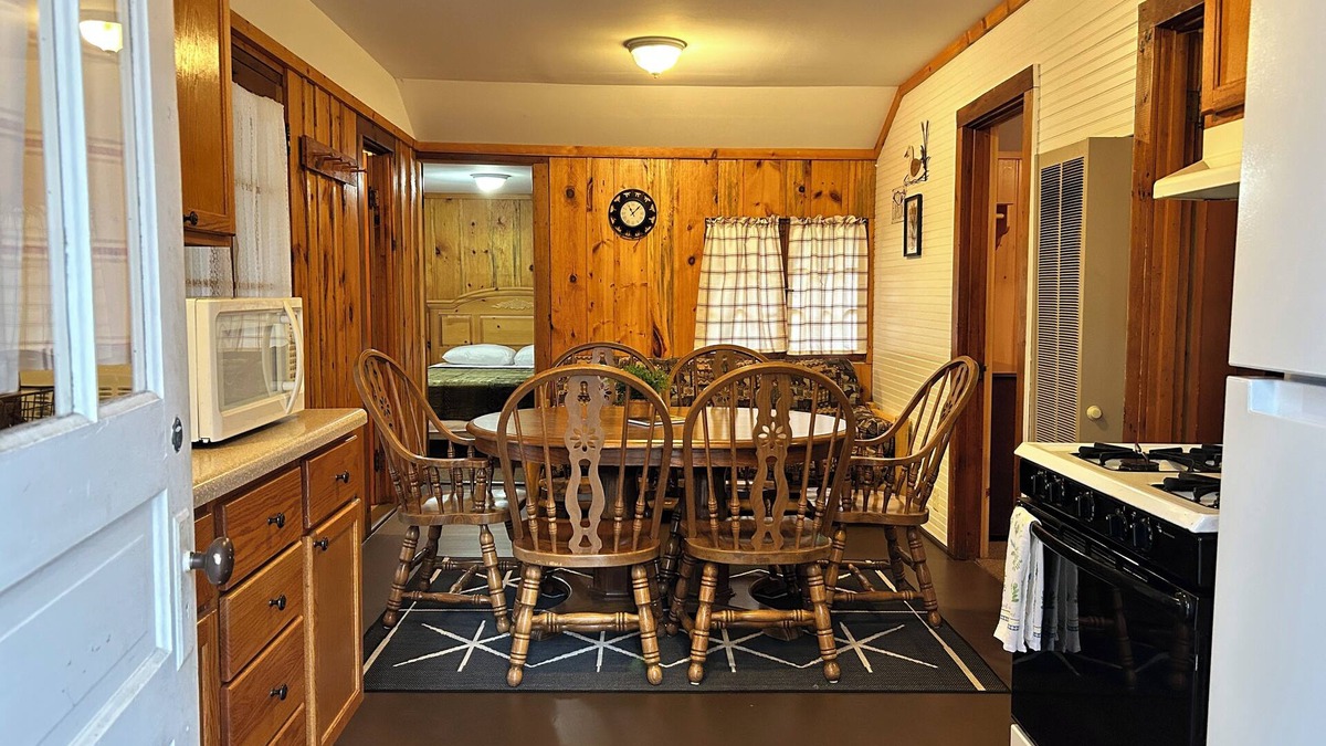 Hazelhurst Cabin | Willow Haven ~ Quaint 3 Bedroom in Hazelhurst, Wisconsin