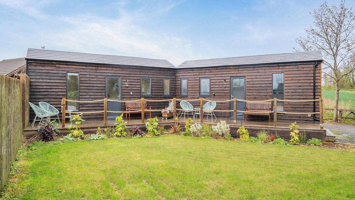 Bridgwater Cottage | Willow Lodge 1 - UK48642