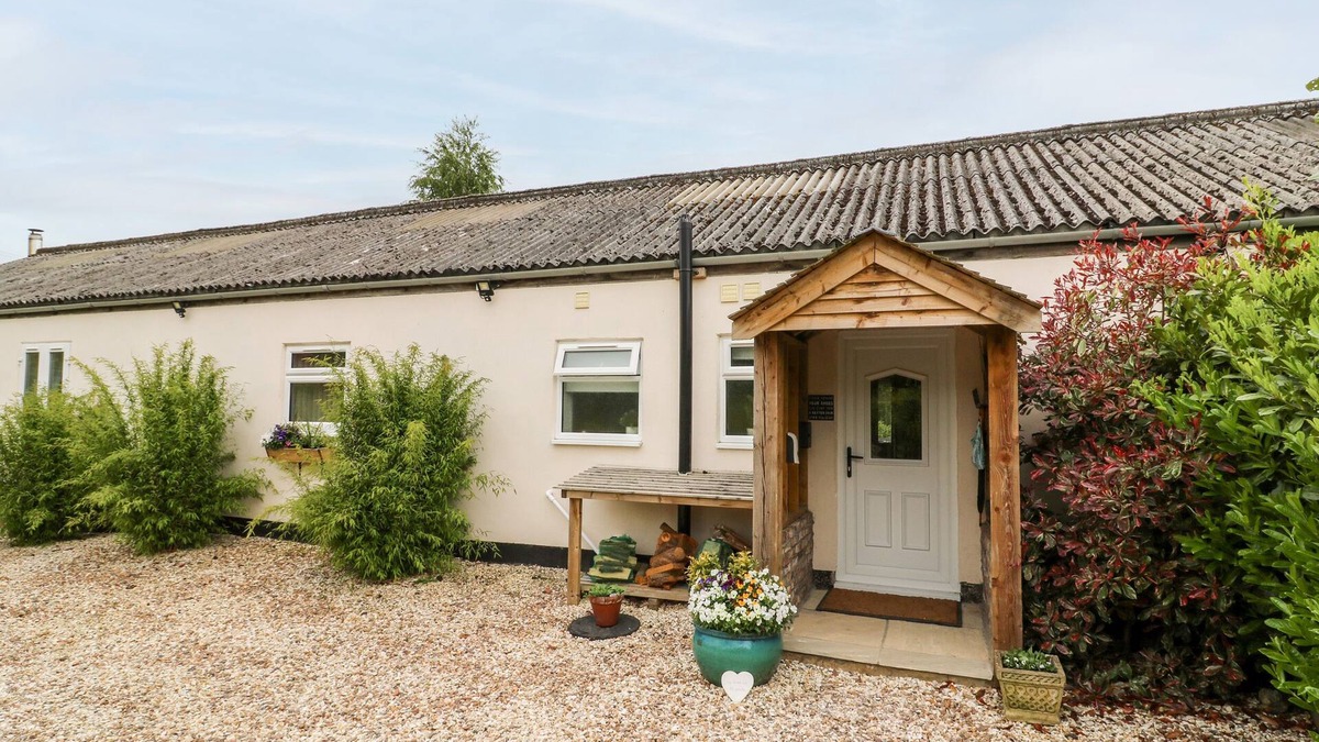 South Cave House | WILLOW LODGE, family friendly, with hot tub in South Cave