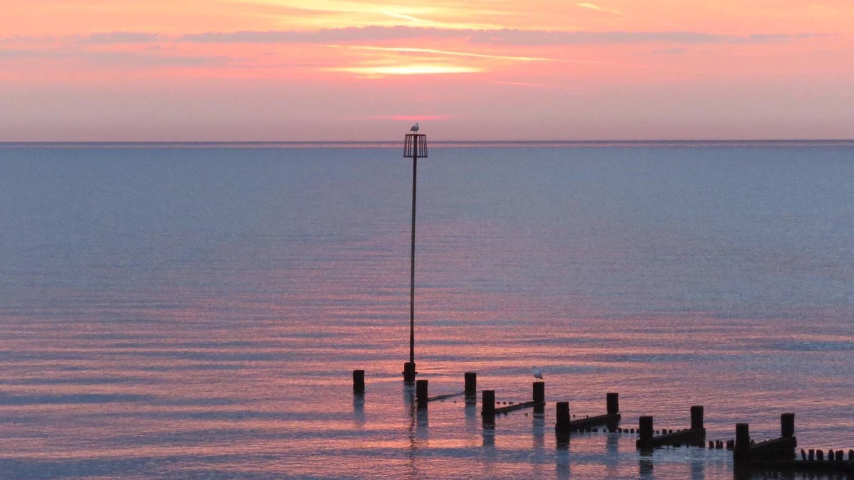Heacham Cabin | Willow Lodge, Holiday Log Cabin, Cedar Springs, Heacham. Close to the beach.