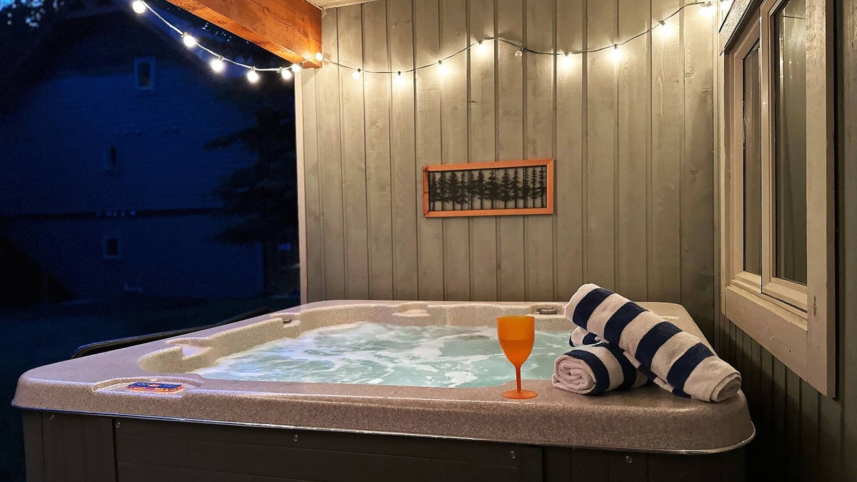 East Kootenay Condo | Willow Vistas 6 - Golf - Ski - Hike - Chill - Private Hot Tub - Sleeps 6