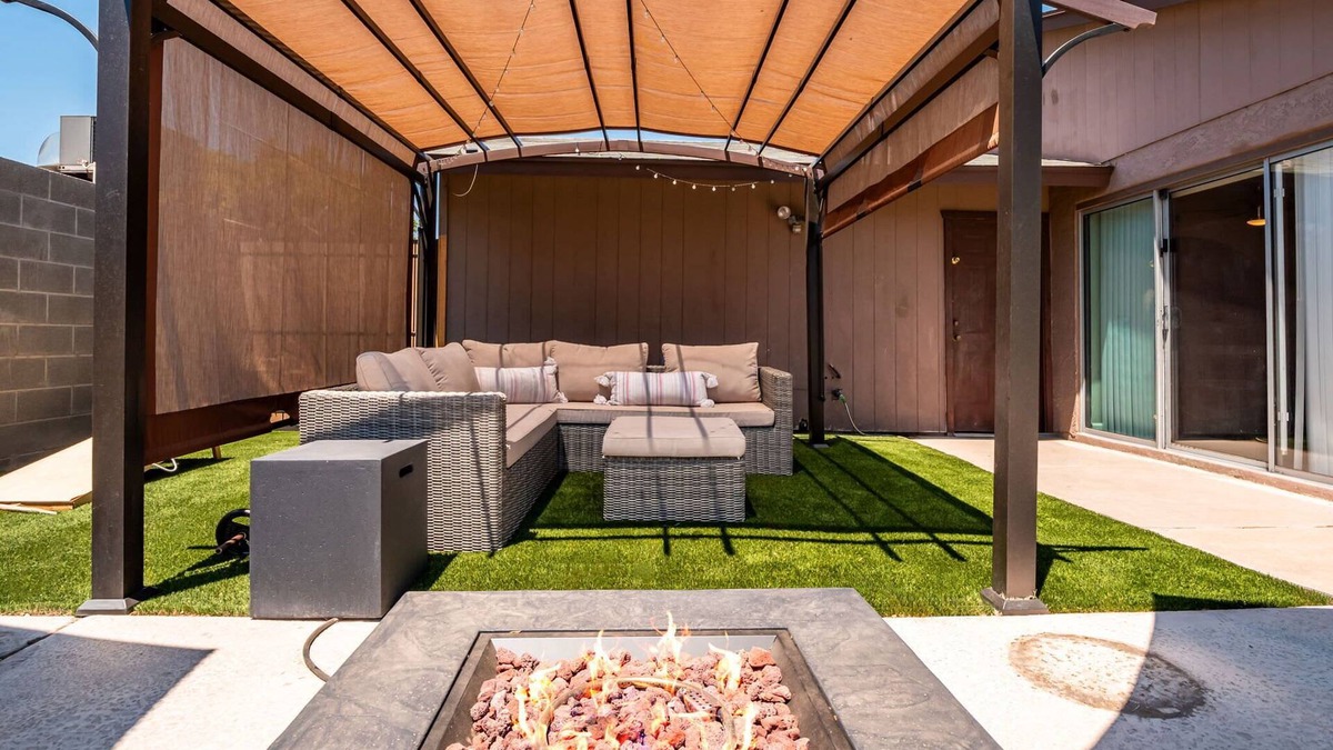 Maryvale House | Willows Rest Retreat - Pool | Pool Table | Firepit