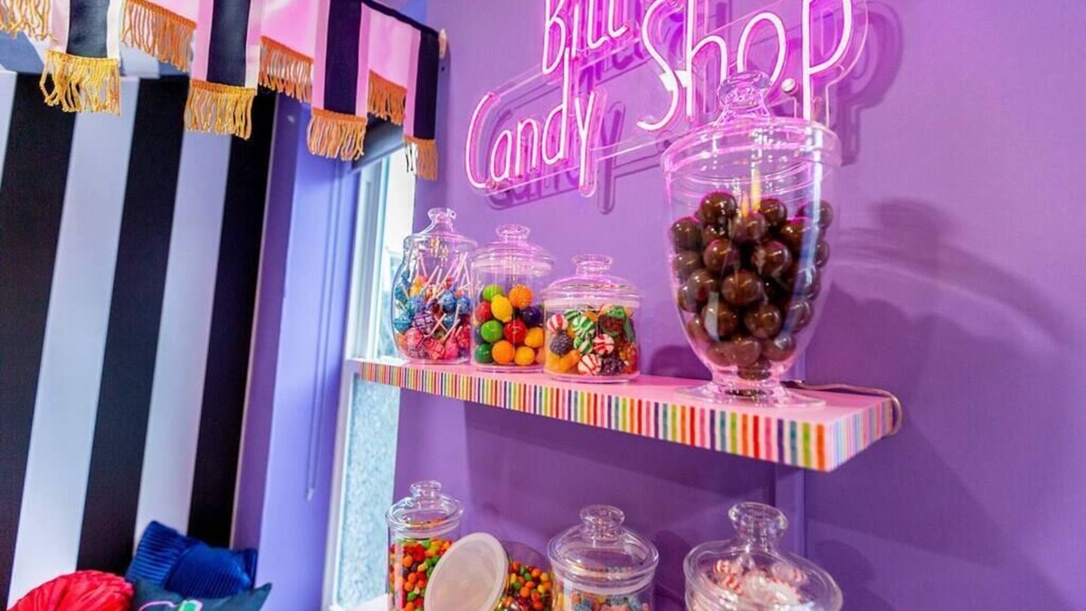 Lawrenceville House | Willy Wonka Themed | King Bed | Free Parking | Arcade | BBQ