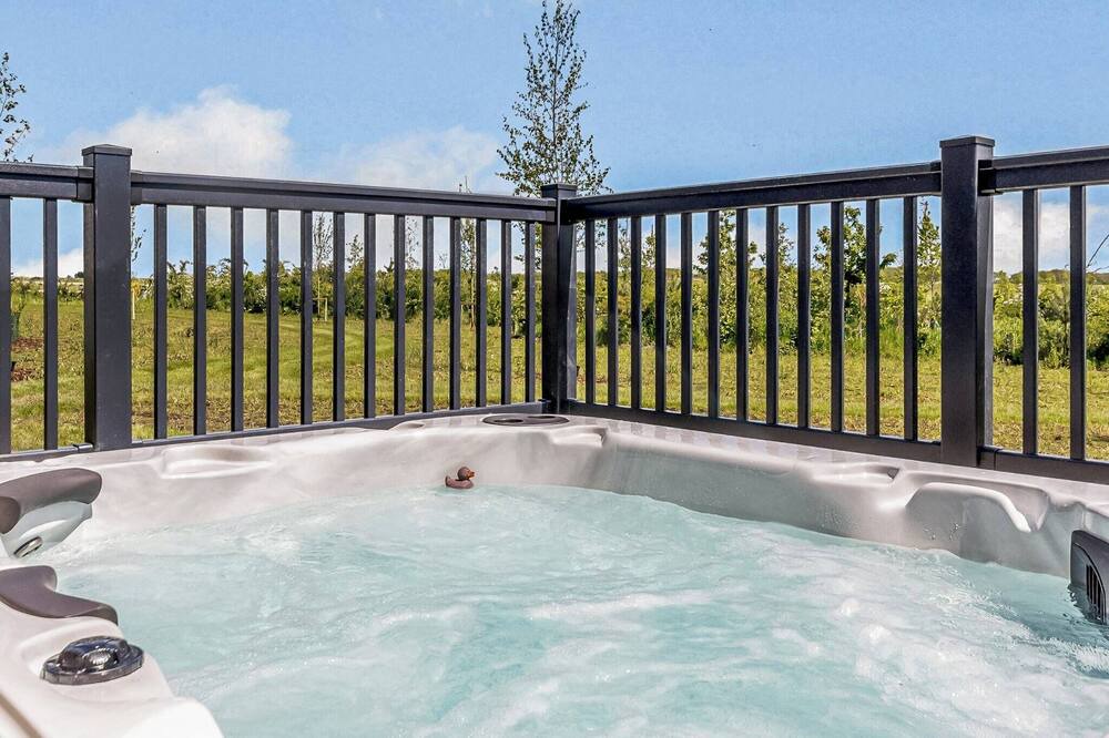 Saintbury Ski Chalet | Wilmcote Lodge Premier