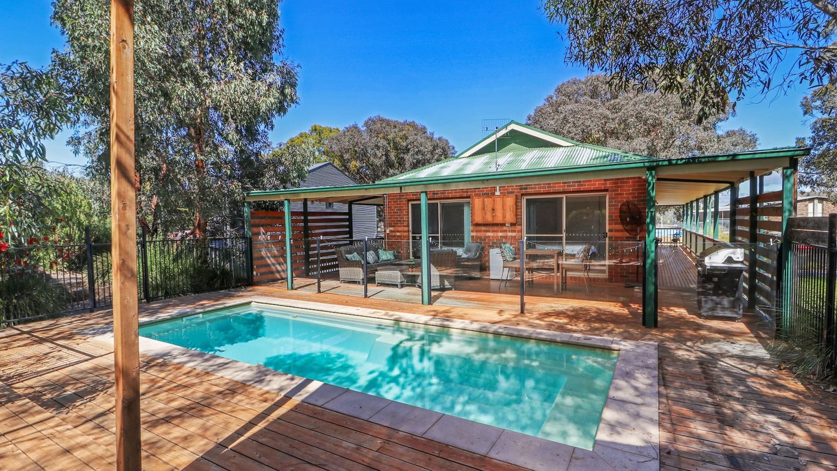 Bonnie Doon House | Wilson - Enjoy your private oasis overlooking the beautiful native garden.