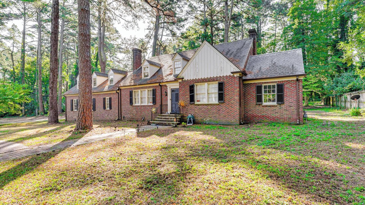 Wilson House | Wilson Family Home: Walk to Community Rec Center!