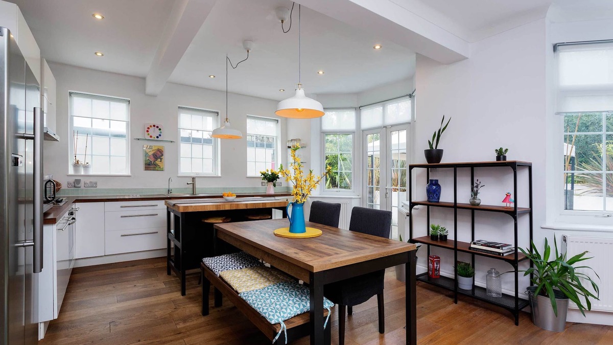 Hillside House | Wimbledon Wildflower, by Veeve