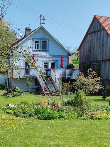 Birstein House | Wind in den Weiden, Übernachten am Bachlauf
