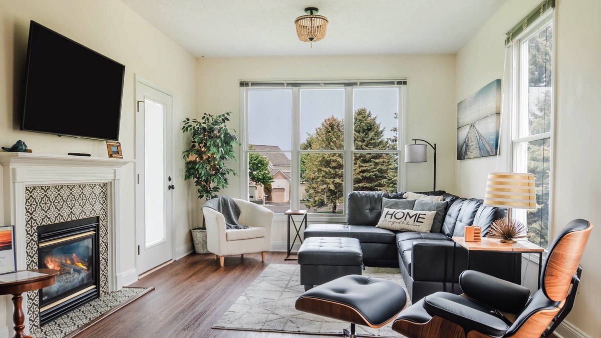 Manistee Condo | Wind Off The Lake - Updated Modern Townhouse