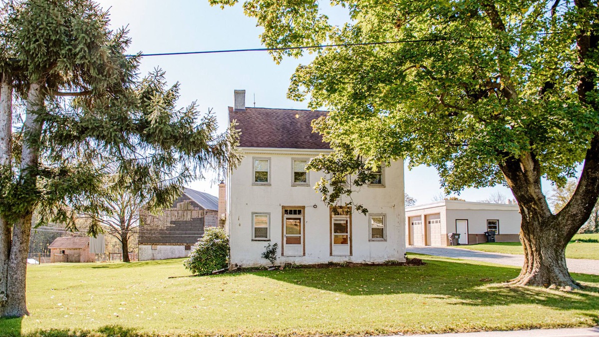 Paradise House | Windchaser Farm | Beautiful Amish Farm w/ Animals + Fire Pit