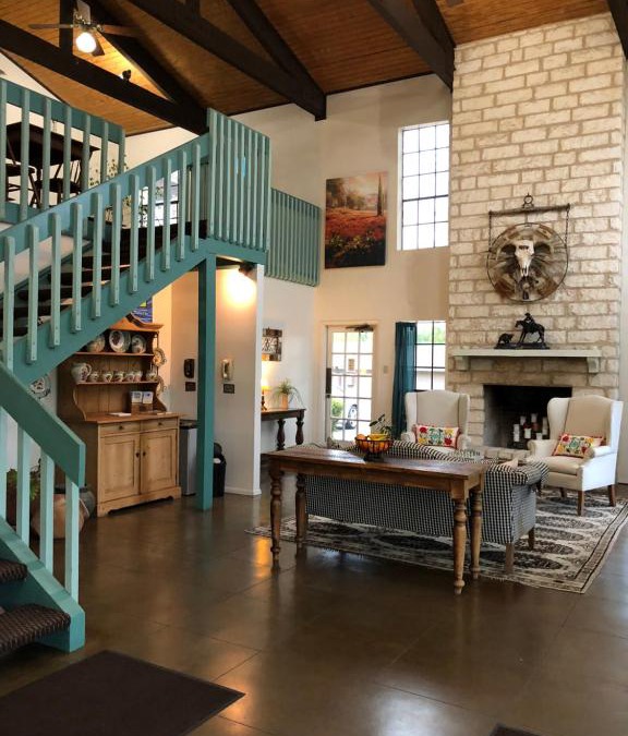Fredericksburg Hotel | Windcrest Inn and Suites