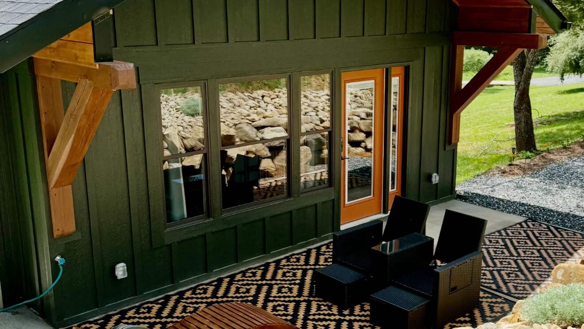 Rockbridge Baths Cabin | Winding Creek Cabin Charming Couples cabin with HotTub in the Shenandoah Valley