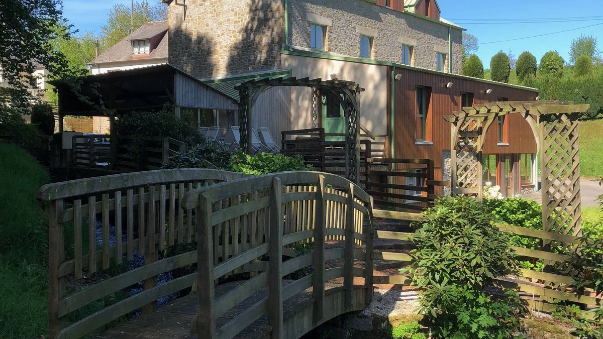 Melle Cottage | Windmill at the gates of Brittany
