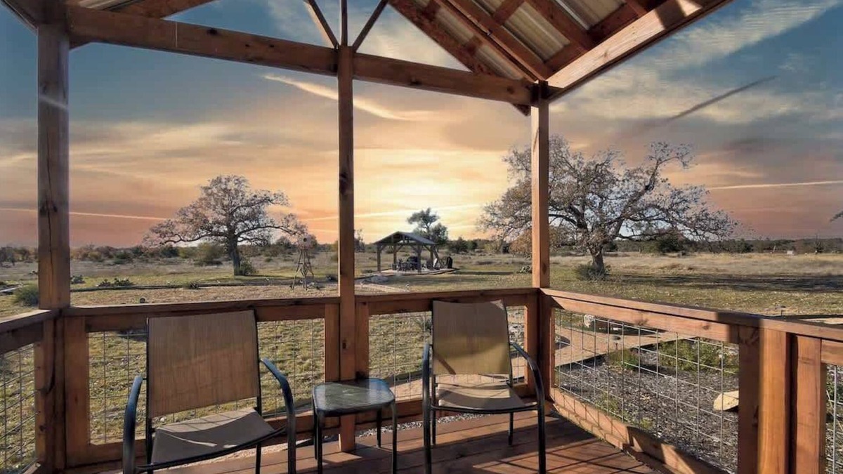 Fredericksburg Cottage | Windmill Meadows Cottages-firepit-hill Country Views!