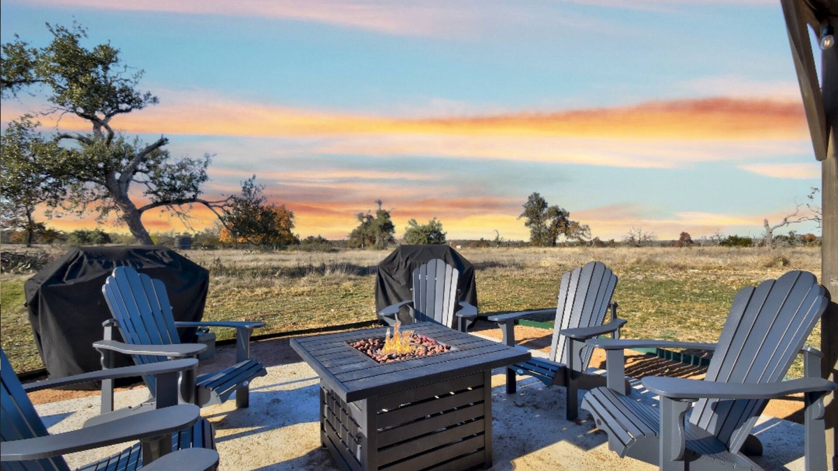 Fredericksburg House | Windmill Meadows Cottages-Firepit-Hill Country Views!