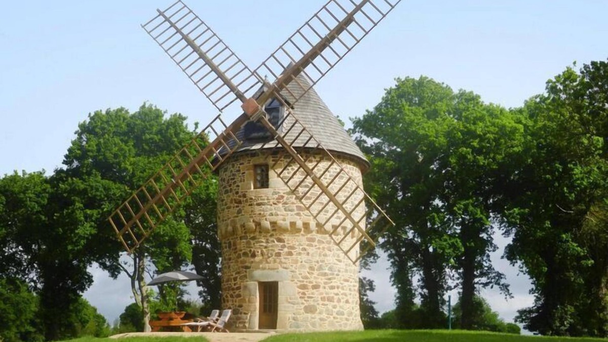 Gommenec'h House | Windmill Stay near Goelo Coast Beaches