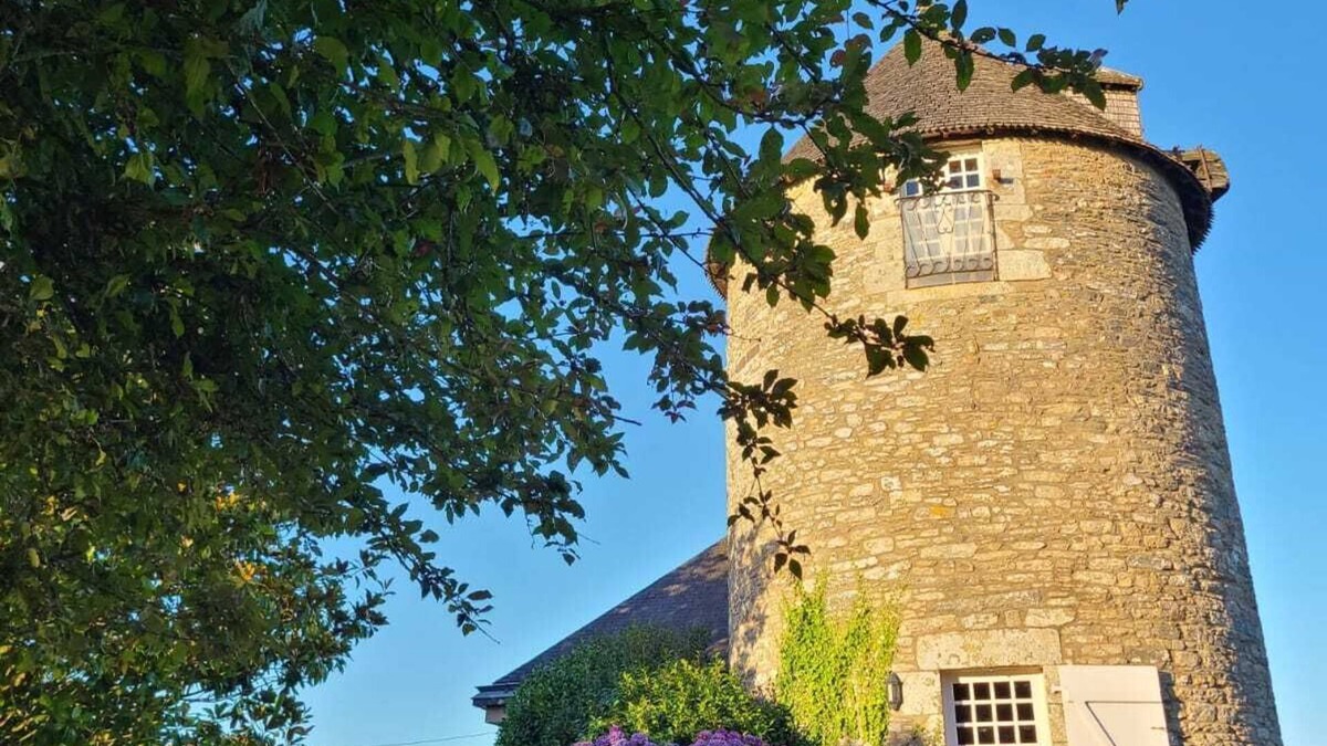 Arzal House | Windmill with old stone charm near the Vilaine River