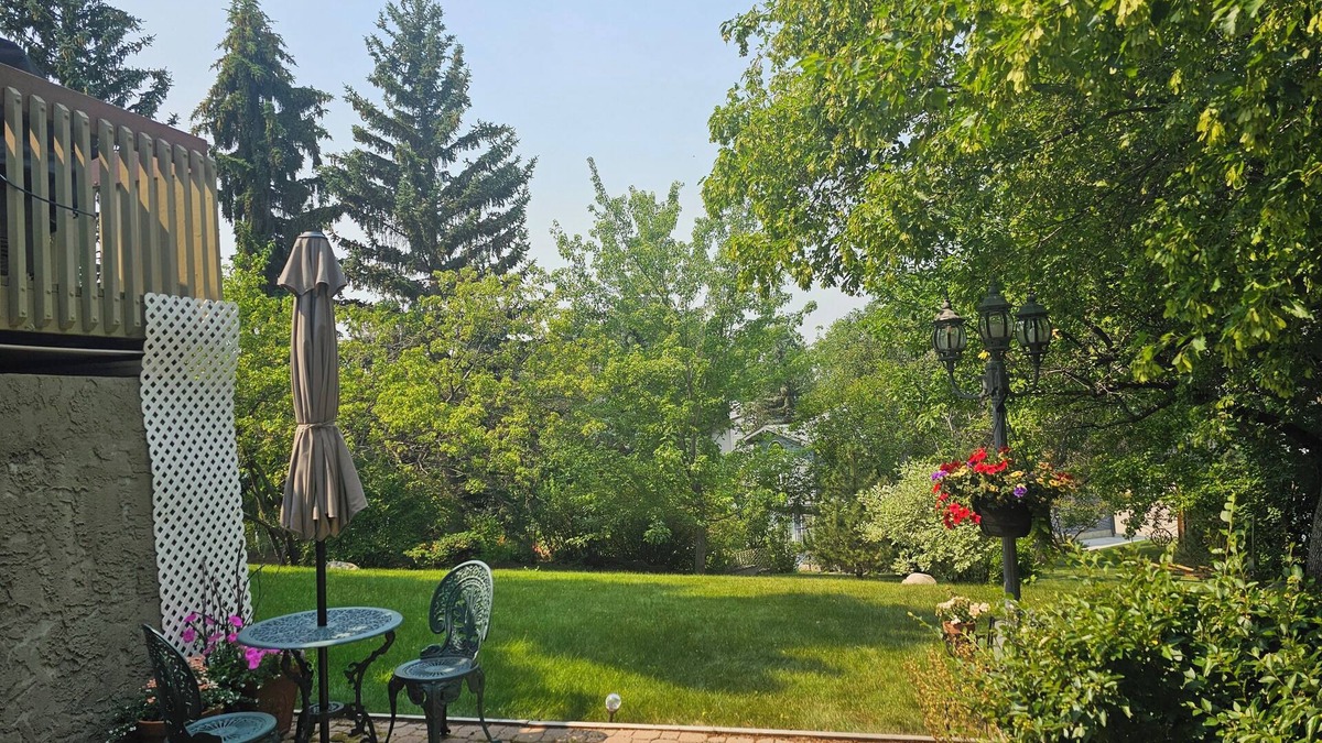 St. Albert Apartment | Window Hill cozy apartment Suite in Scenic St. Albert