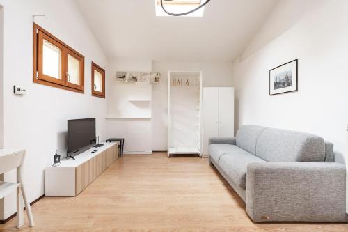 Ricorboli Apartment | Window on the Arno II Netflix, WiFi, AC