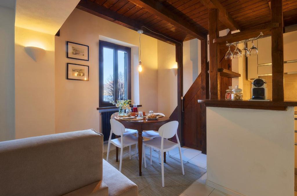 Fiumelatte Apartment | WINDOW ON THE LAKE