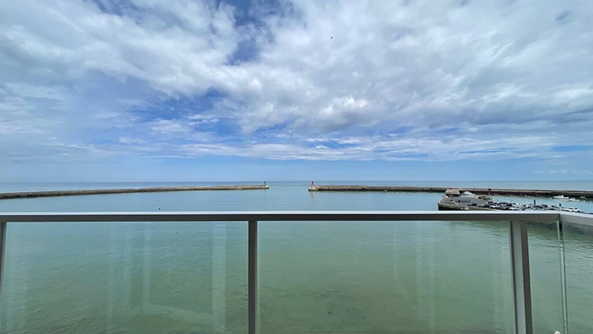 Port-en-Bessin-Huppain Apartment | WINDOWS AND BALCONY OVER THE SEA - Cap Mer is a 100m2 penthouse apartment.