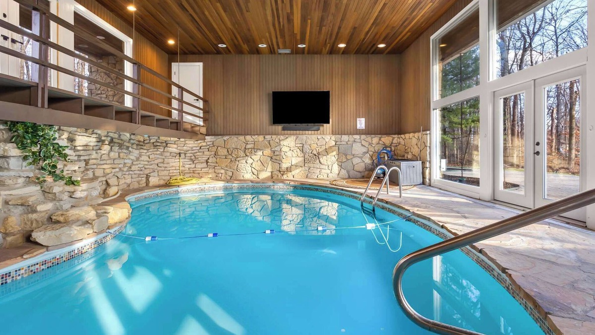 Columbus House | Windrush: Indoor Pool/Hot Tub/Sauna/Arcade