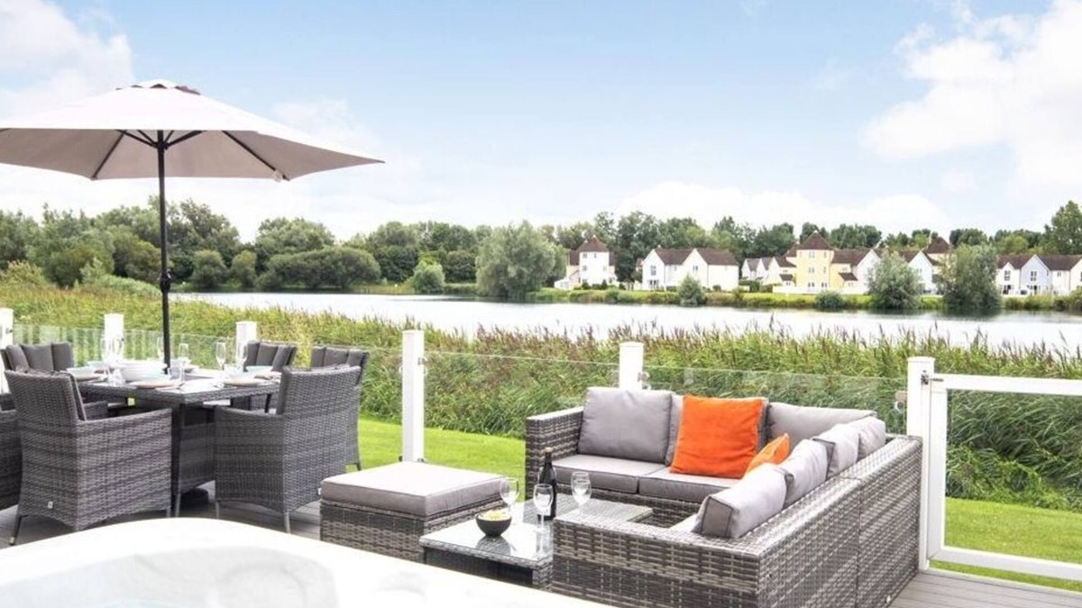 South Cerney House | Windrush Lake 65, Sunset Lodge (P)