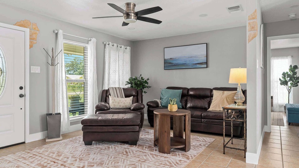 Fredericksburg House | Windsong Haus, Pet friendly, Fire pit, Large Yard!
