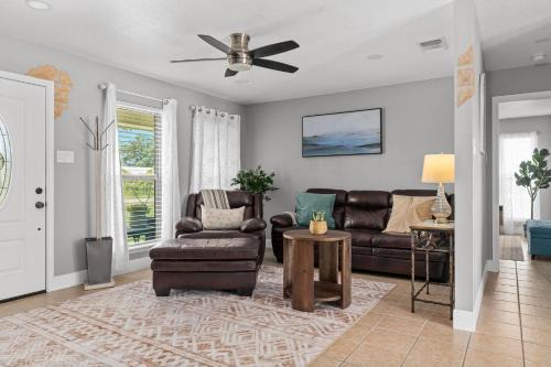 Fredericksburg House | Windsong Haus Pet friendly Fire pit Large Yard