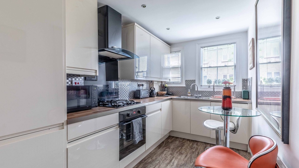 Windsor House | Windsor Central Victorian Town House sleeps 6