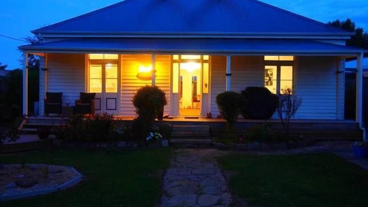 Kingston Beach House | Windsor Cottage boutique accommodation