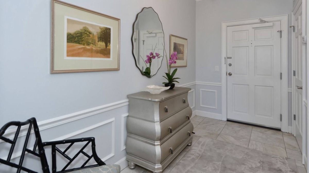 Osprey Apartment | Windsor Lodge Unit 3, studio, close to beaches, pool