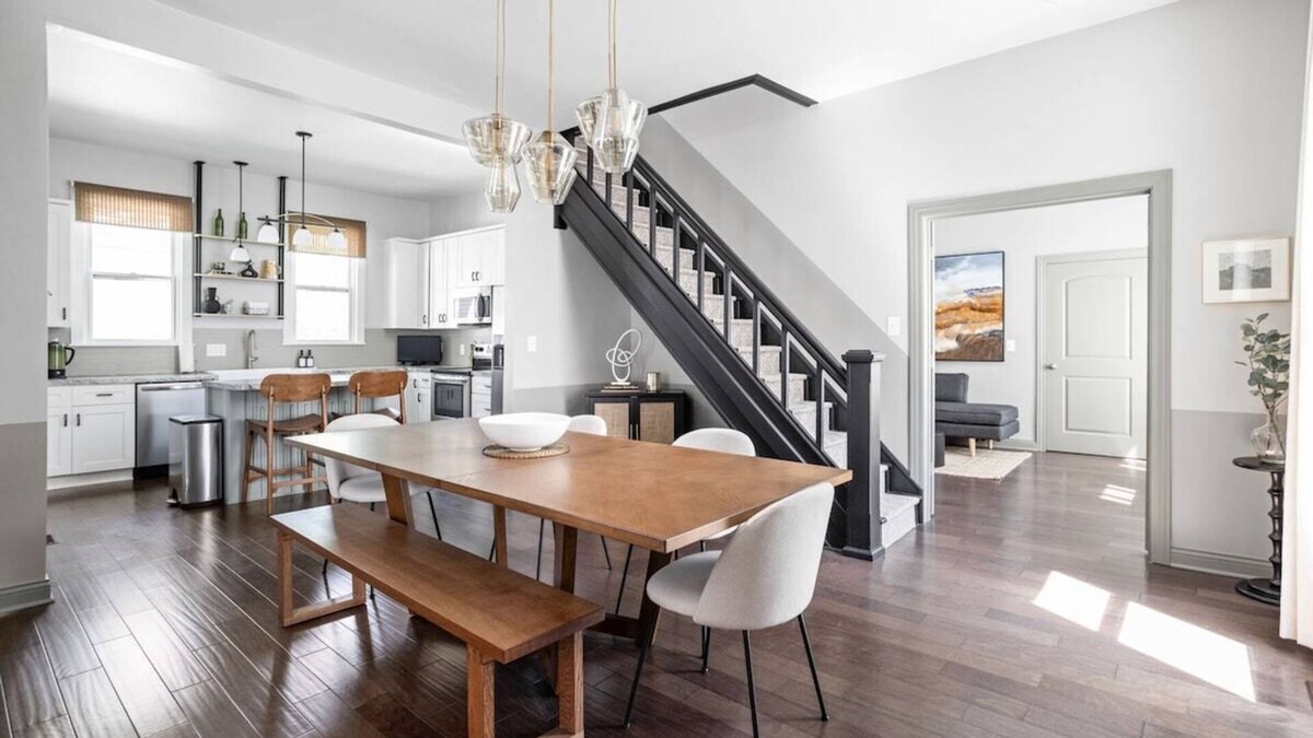 Windsor Park House | Windsor Manor, Spacious Retreat, Near Downtown!