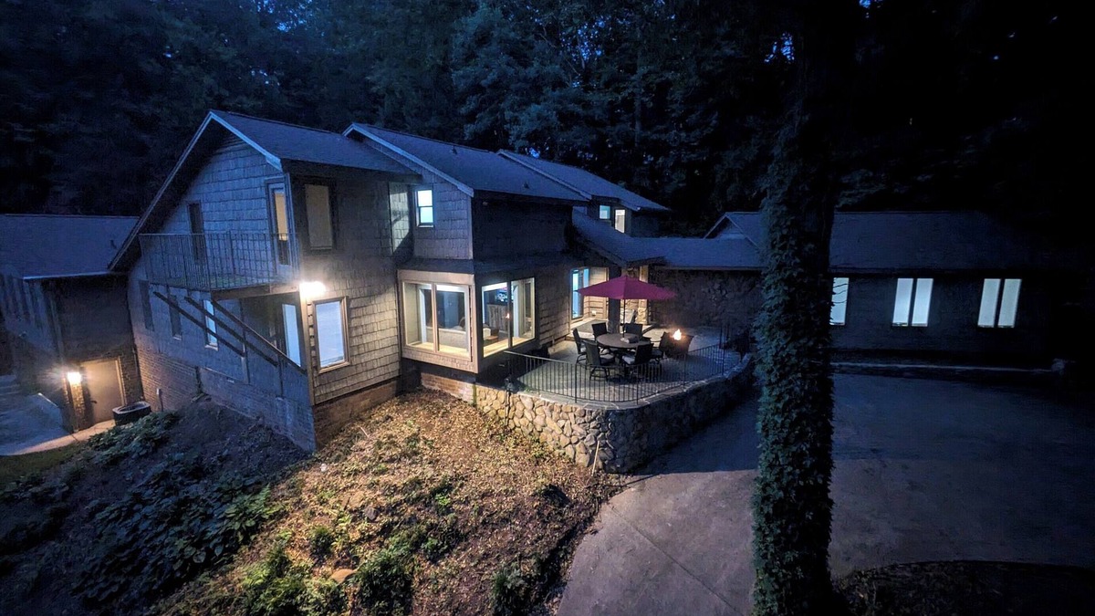 Shelby House | Windsor Place in Shelby- Great for large groups, Pool, hot tub.