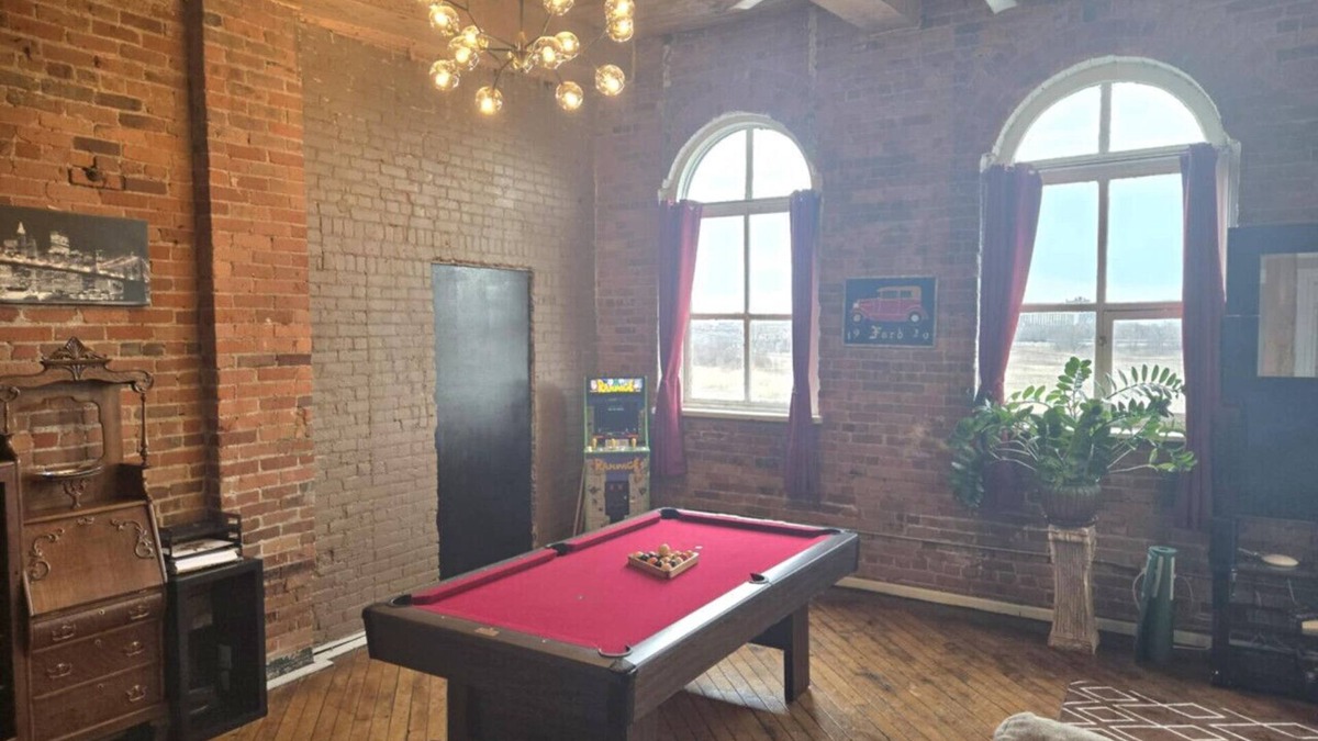 Detroit Apartment | Windsor Riverfront Views
