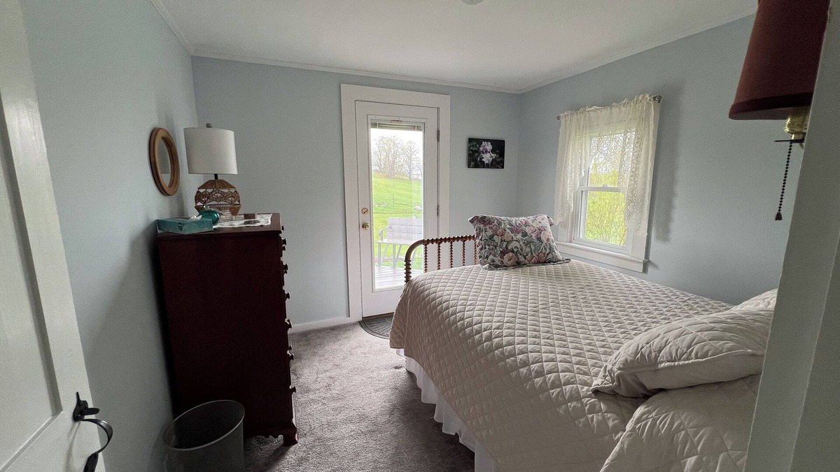 Chelsea Bed & Breakfast | Windswept Acres Southeast Room - Charming Homestay in Chelsea with WiFi & ponds