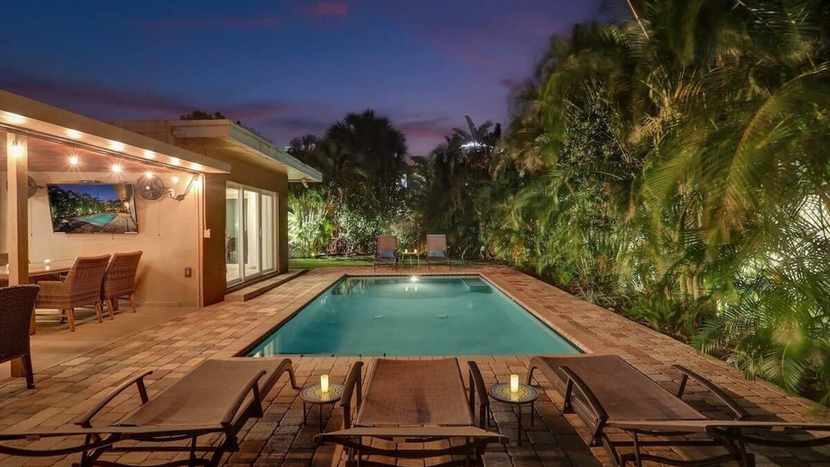 Bel Air House | Windward Escape Summa