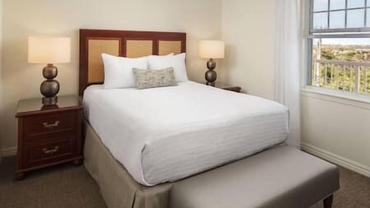 Key West Hotel | Windward Point Beachfront Resort, Hot Tub, Pool