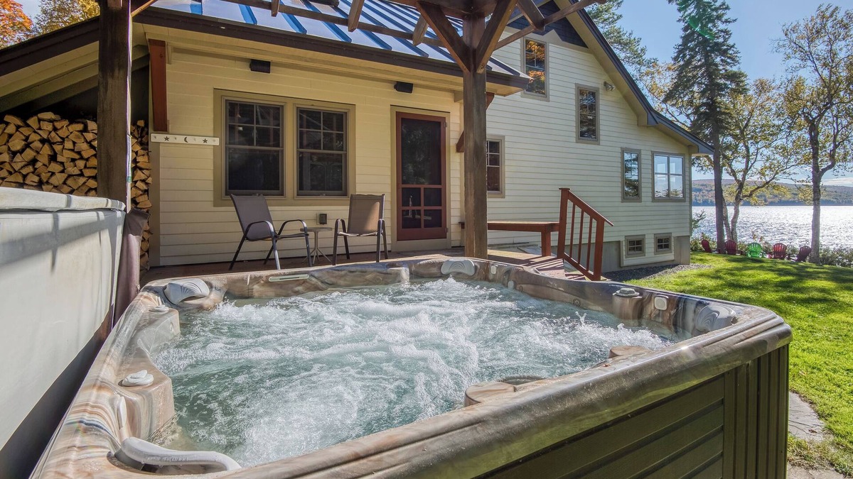 Rangeley House | Windy Cross | Private Waterfront, Dock, Hot Tub & Ping Pong