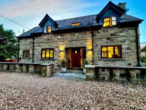Hollingworth House | Windyridge