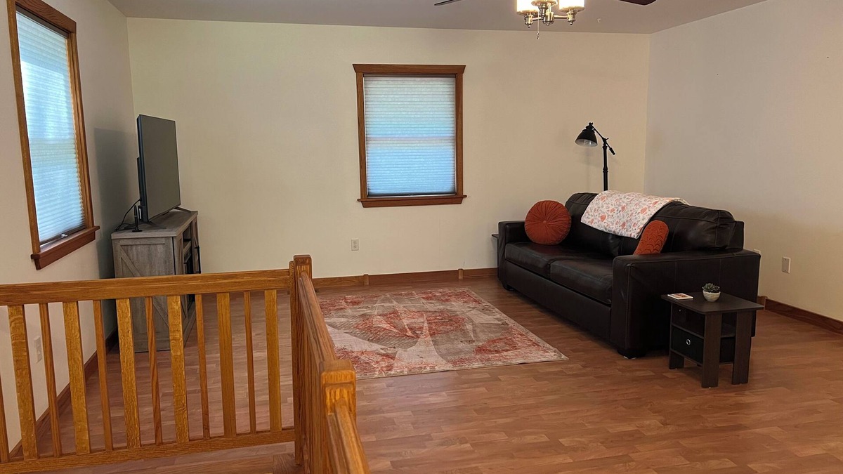 Cobden House | Wine Country Hideaway Near Wineries & Giant City