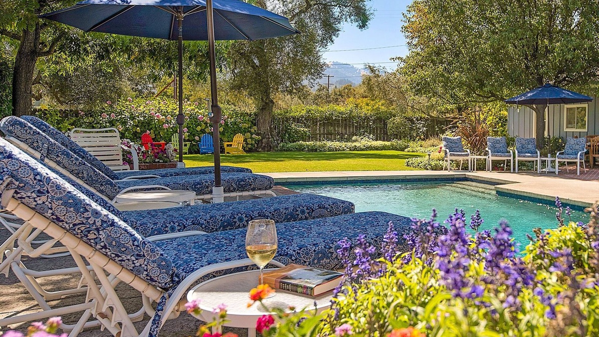 St. Helena House | Wine Country Oasis. Pool, hot tub, vineyard views, walk to Downtown St. Helena